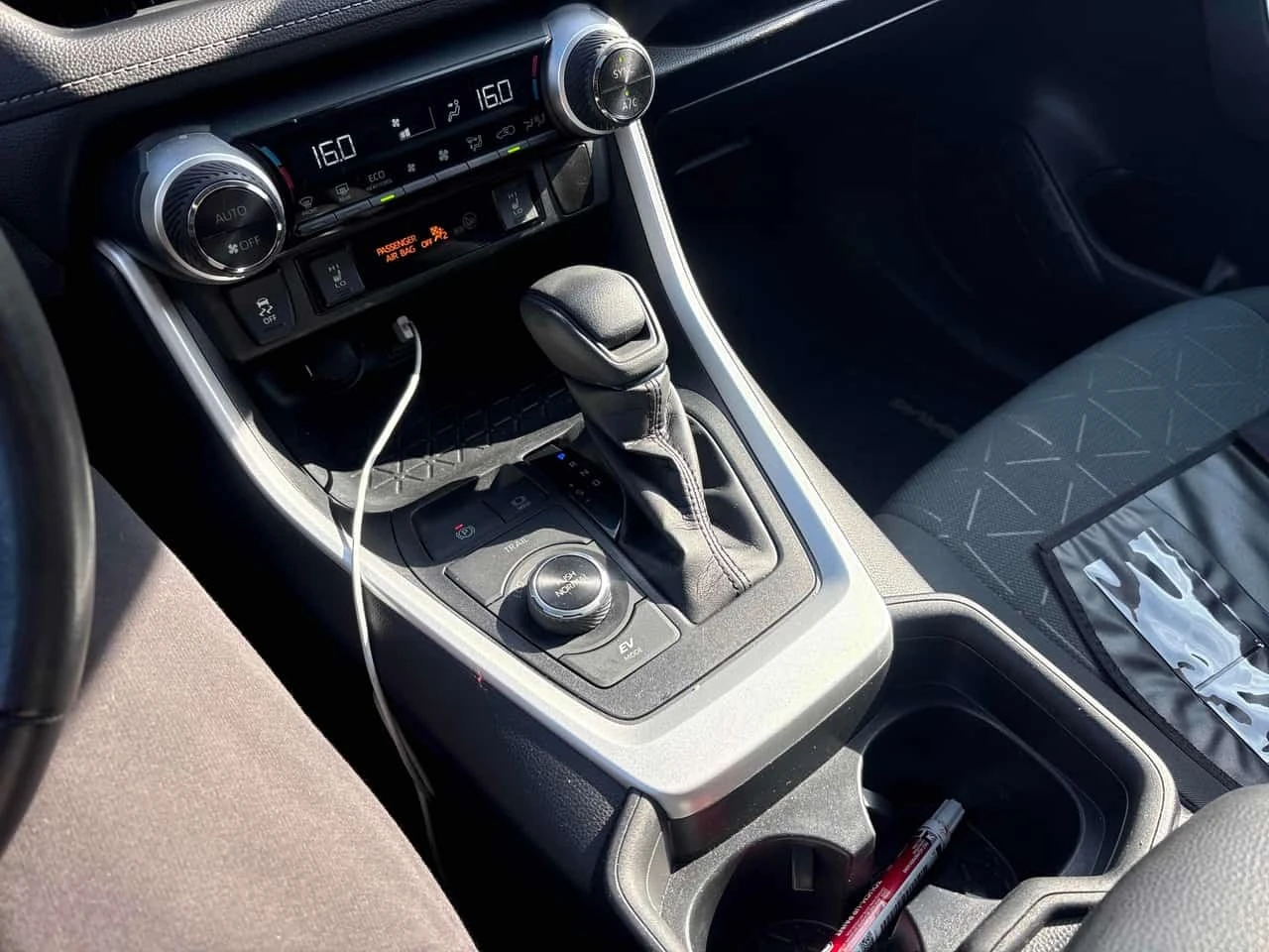 Toyota Rav4 * Hybrid XLE AWD * АВТОКРЕДИТ БЕЗ ПЪРВОНАЧАЛНА * , снимка 15 - Автомобили и джипове - 55750775