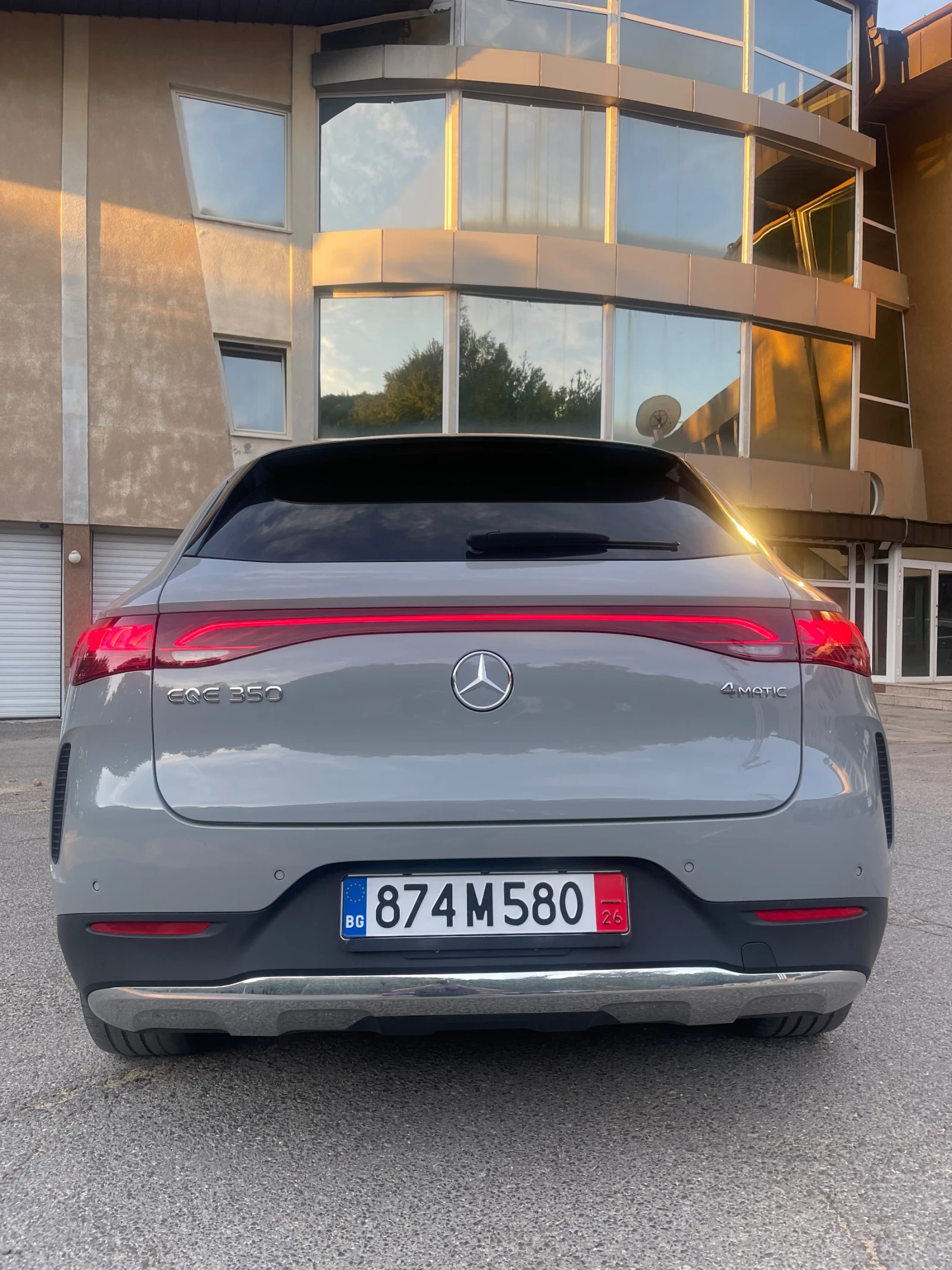 Mercedes-Benz EQE 350 4 MATIC/PANO/Burmester, снимка 4 - Автомобили и джипове - 55839602