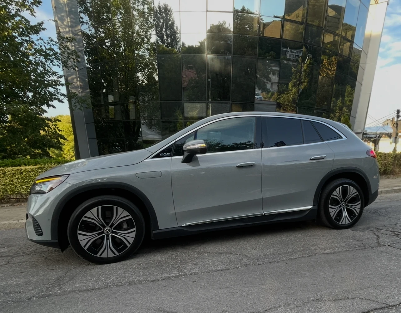 Mercedes-Benz EQE 350 4 MATIC/PANO/Burmester, снимка 2 - Автомобили и джипове - 55839602