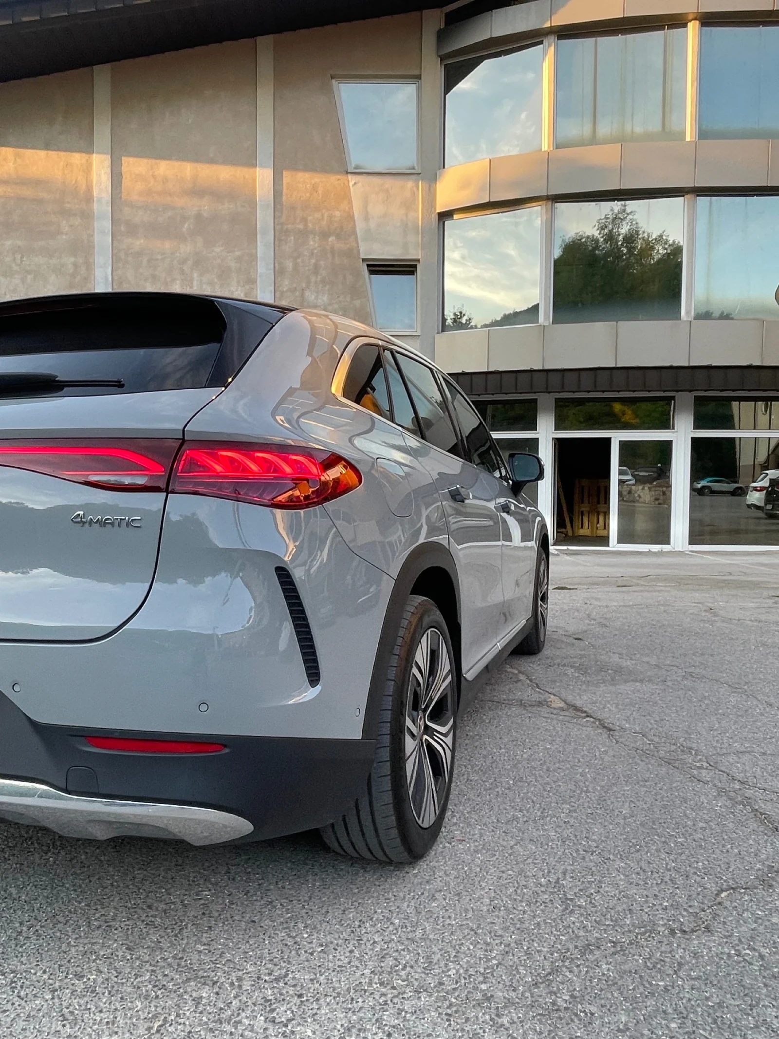 Mercedes-Benz EQE 350 4 MATIC/PANO/Burmester, снимка 6 - Автомобили и джипове - 55839602