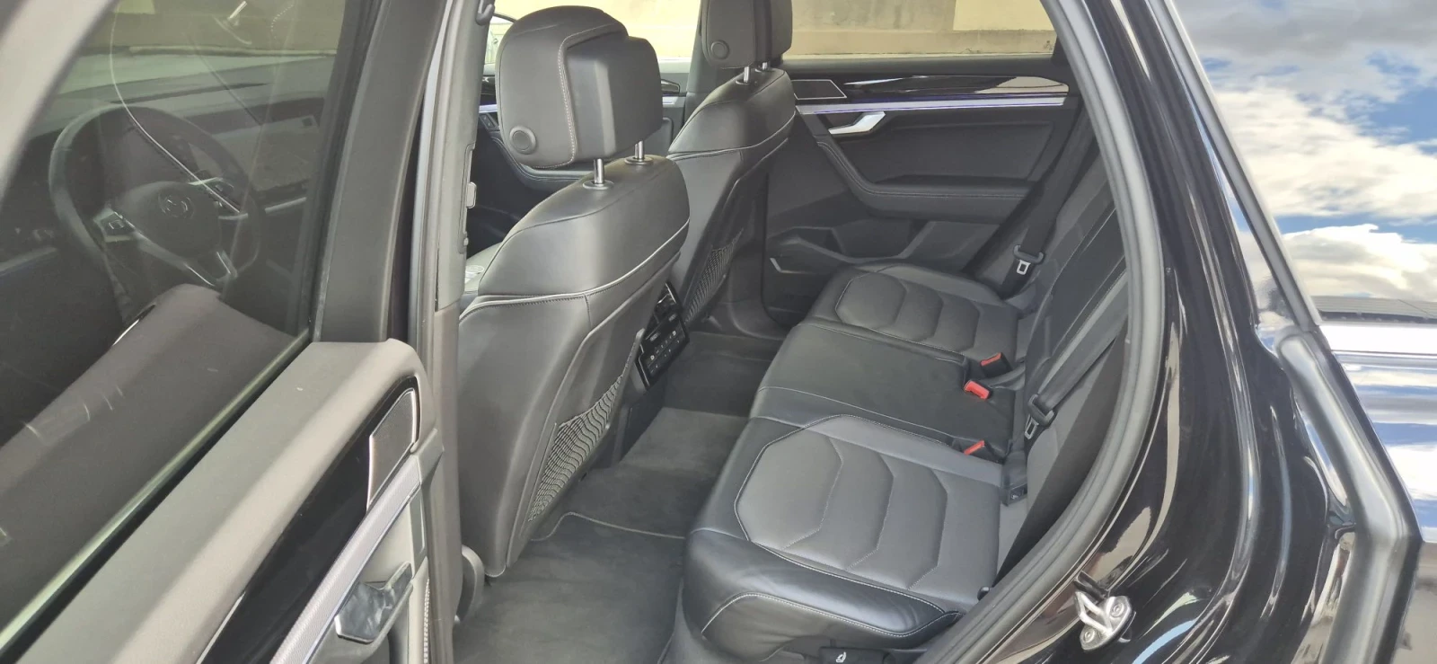 VW Touareg V6 TDI 4MOTION R-line Всички екстри, снимка 10 - Автомобили и джипове - 56182817