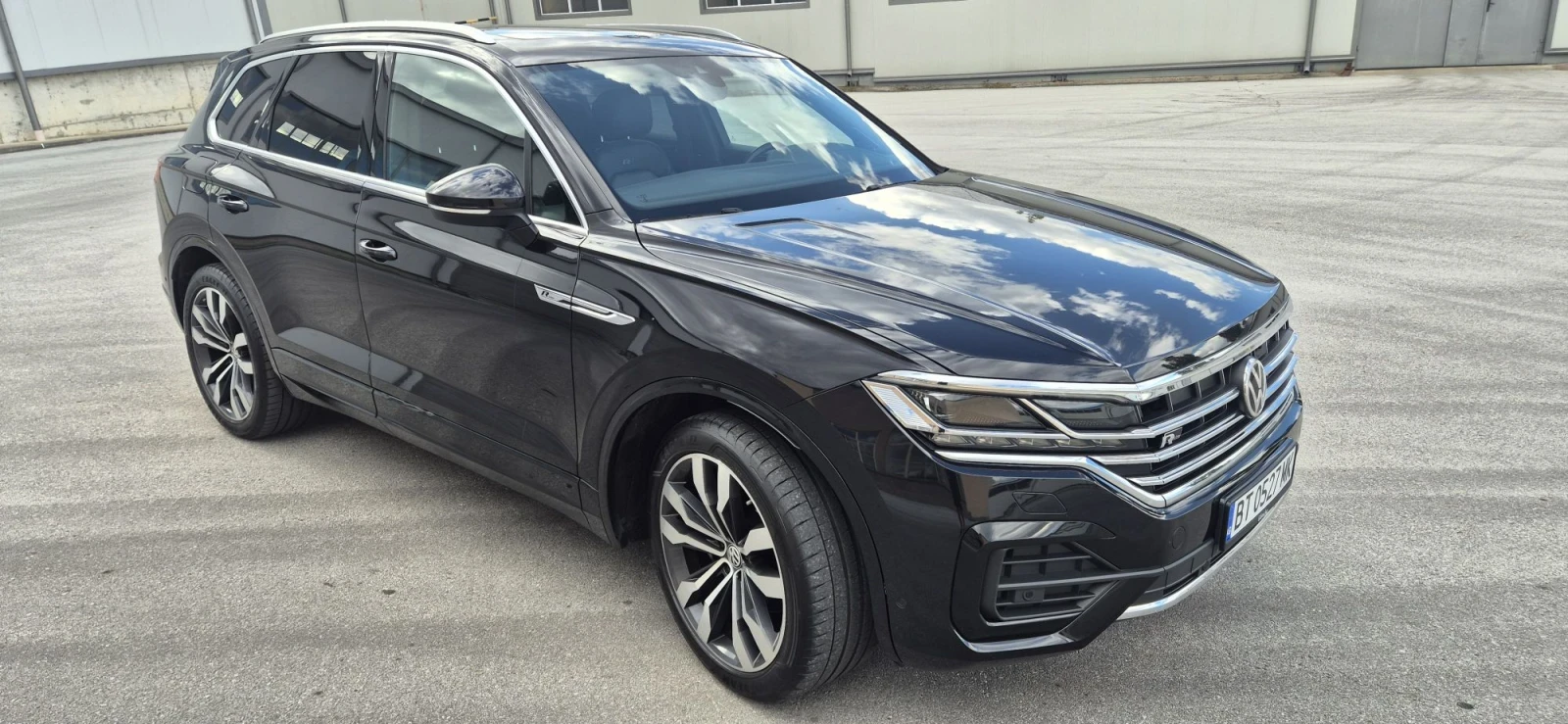 VW Touareg V6 TDI 4MOTION R-line Всички екстри, снимка 3 - Автомобили и джипове - 56182817