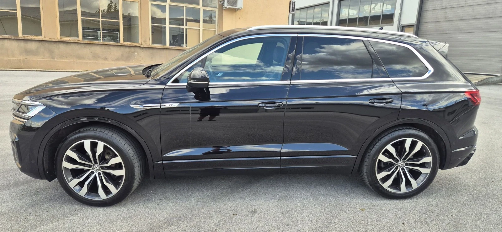 VW Touareg V6 TDI 4MOTION R-line Всички екстри, снимка 5 - Автомобили и джипове - 56182817