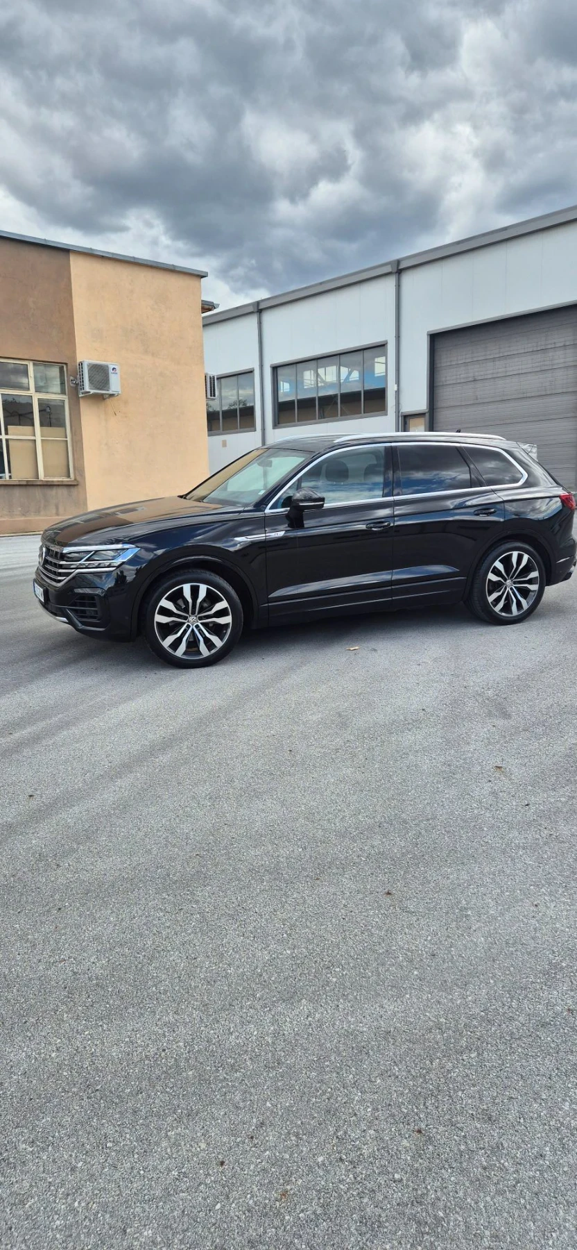 VW Touareg V6 TDI 4MOTION R-line Всички екстри, снимка 2 - Автомобили и джипове - 56182817