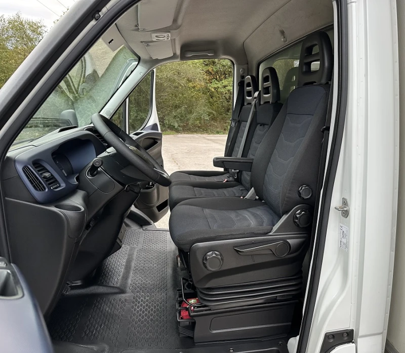 Iveco 35S18 HI-MATIC* БОРД* ФУРГОН+ ЩОРА* ВЪЗ.ВЪЗГЛАВНИЦИ* А/С, снимка 9 - Бусове и автобуси - 52068850