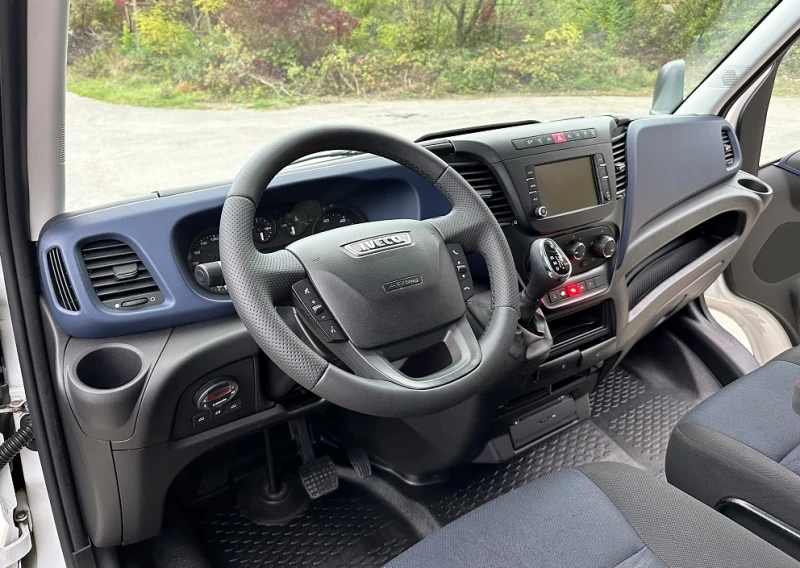 Iveco 35S18 HI-MATIC* БОРД* ФУРГОН+ ЩОРА* ВЪЗ.ВЪЗГЛАВНИЦИ* А/С, снимка 11 - Бусове и автобуси - 52068850