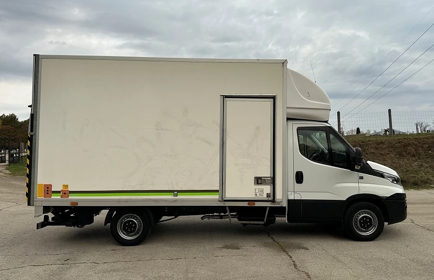 Iveco 35S18 HI-MATIC* БОРД* ФУРГОН+ ЩОРА* ВЪЗ.ВЪЗГЛАВНИЦИ* А/С - изображение 4