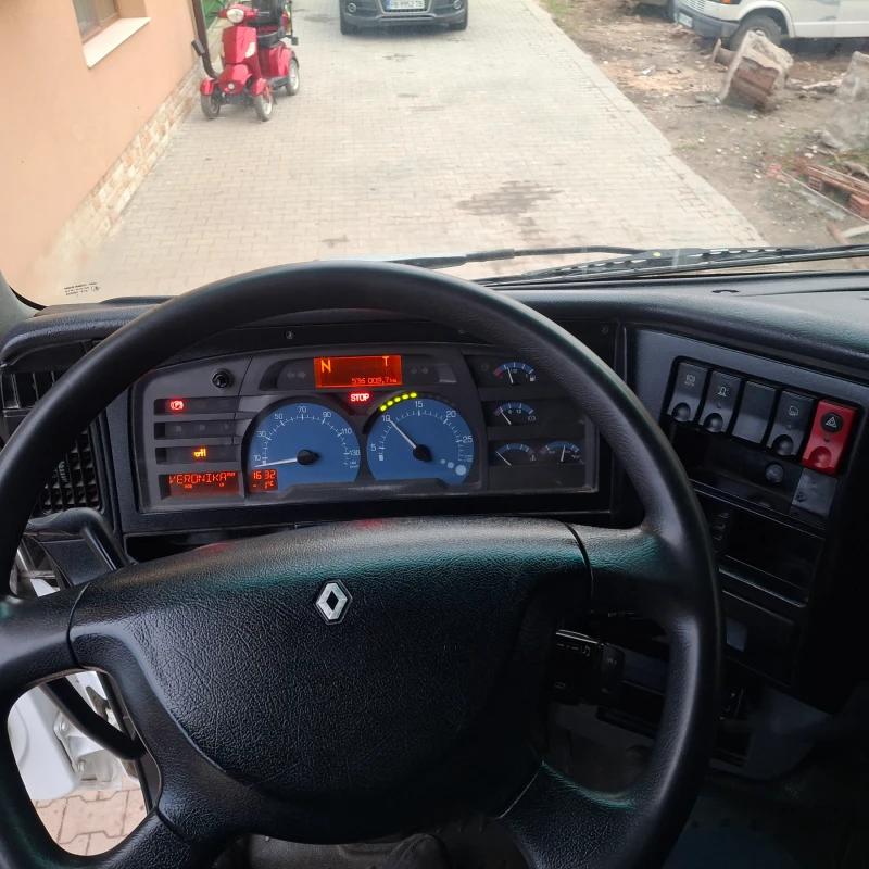 Renault Premium Влекач с кран, снимка 10 - Камиони - 53090094