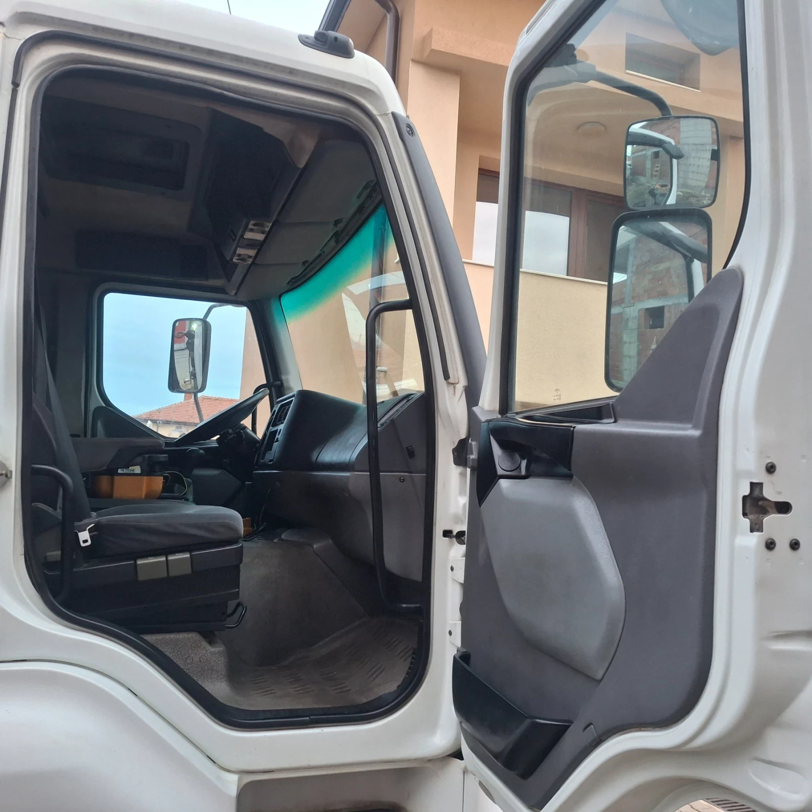 Renault Premium Влекач с кран - изображение 9