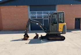 Багер Volvo EC18C, снимка 1