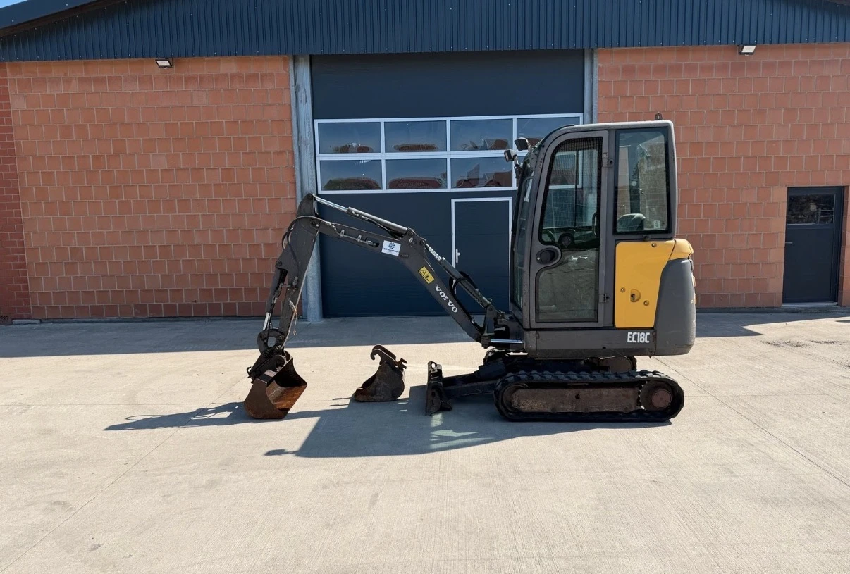Багер Volvo EC18C