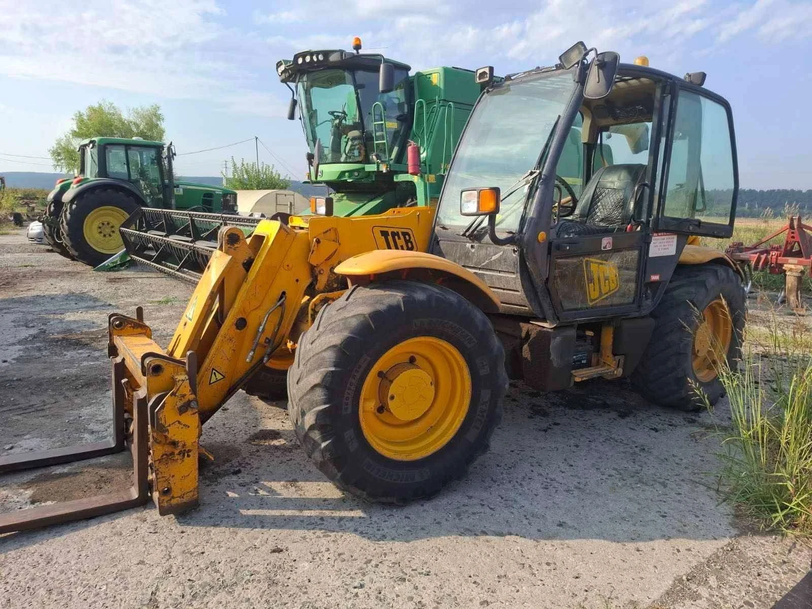 Телескопични товарачи JCB