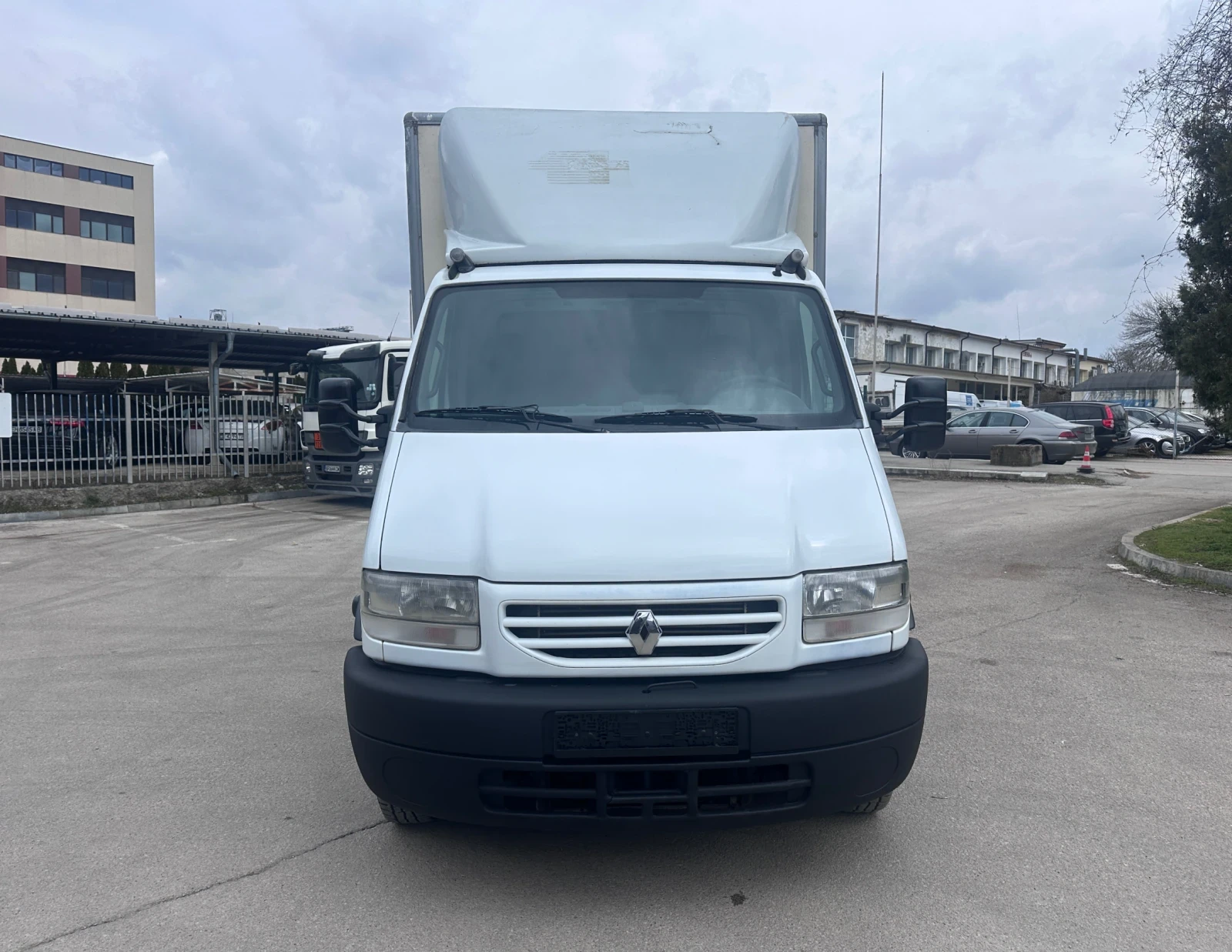 Кемпер Renault Master 2.8DCI - РЕАЛНИ КИЛОМЕТРИ, снимка 2 - Каравани и кемпери - 53913444