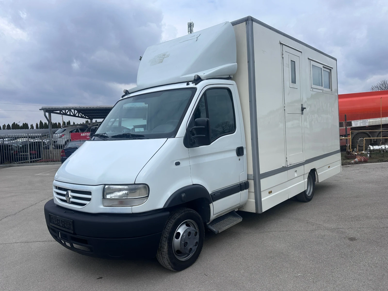 Кемпер Renault Master 2.8DCI - РЕАЛНИ КИЛОМЕТРИ