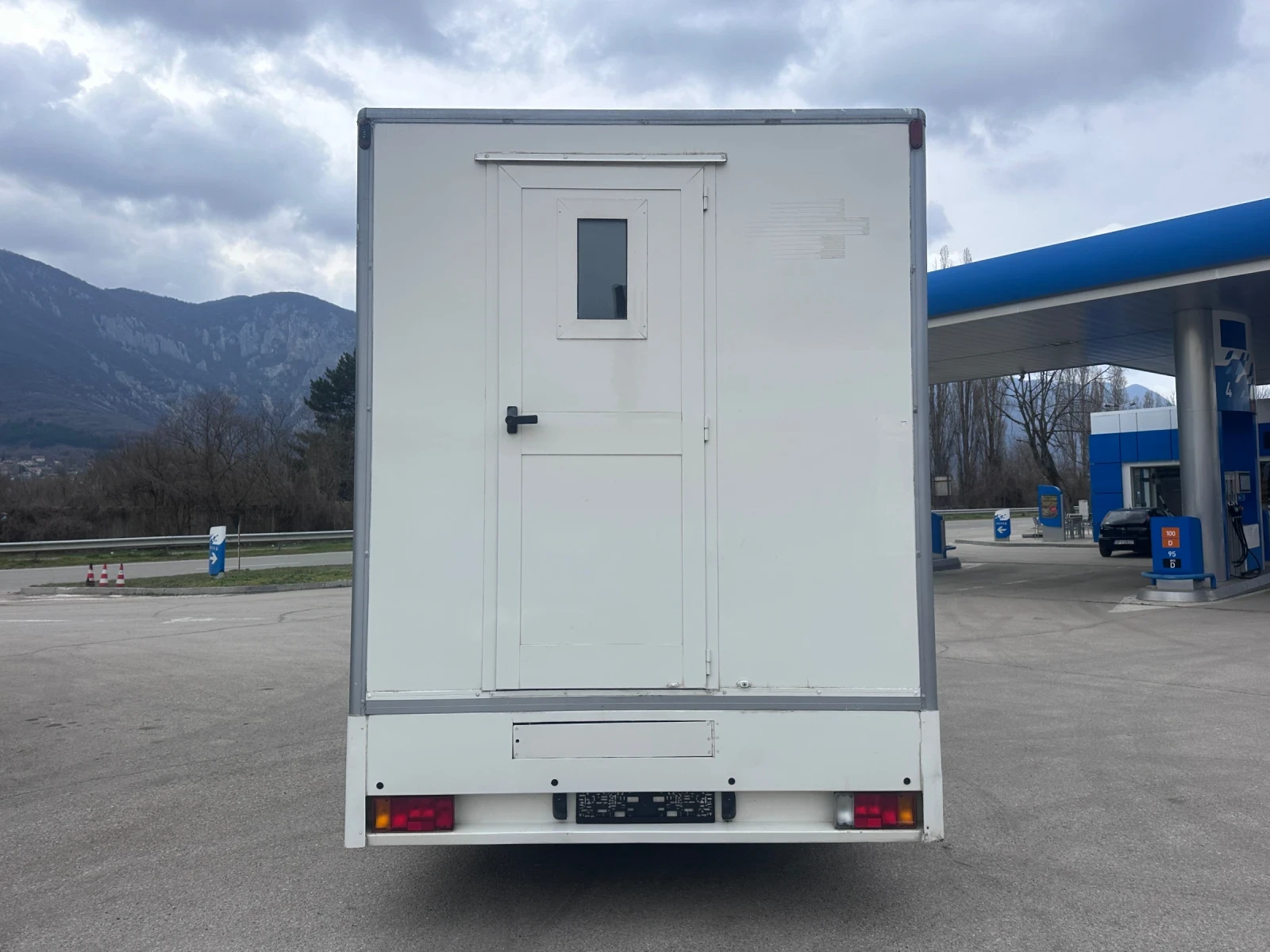 Кемпер Renault Master 2.8DCI - РЕАЛНИ КИЛОМЕТРИ, снимка 6 - Каравани и кемпери - 53913444