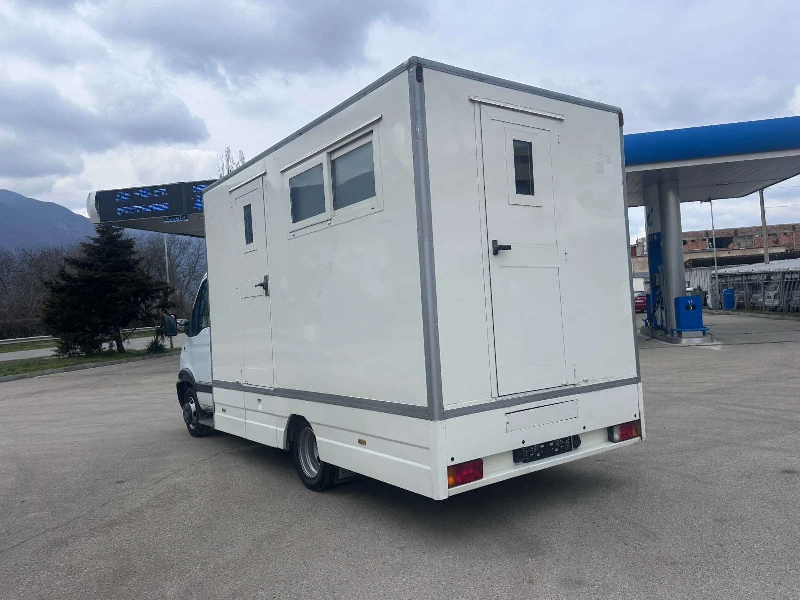Кемпер Renault Master 2.8DCI - РЕАЛНИ КИЛОМЕТРИ, снимка 7 - Каравани и кемпери - 53913444