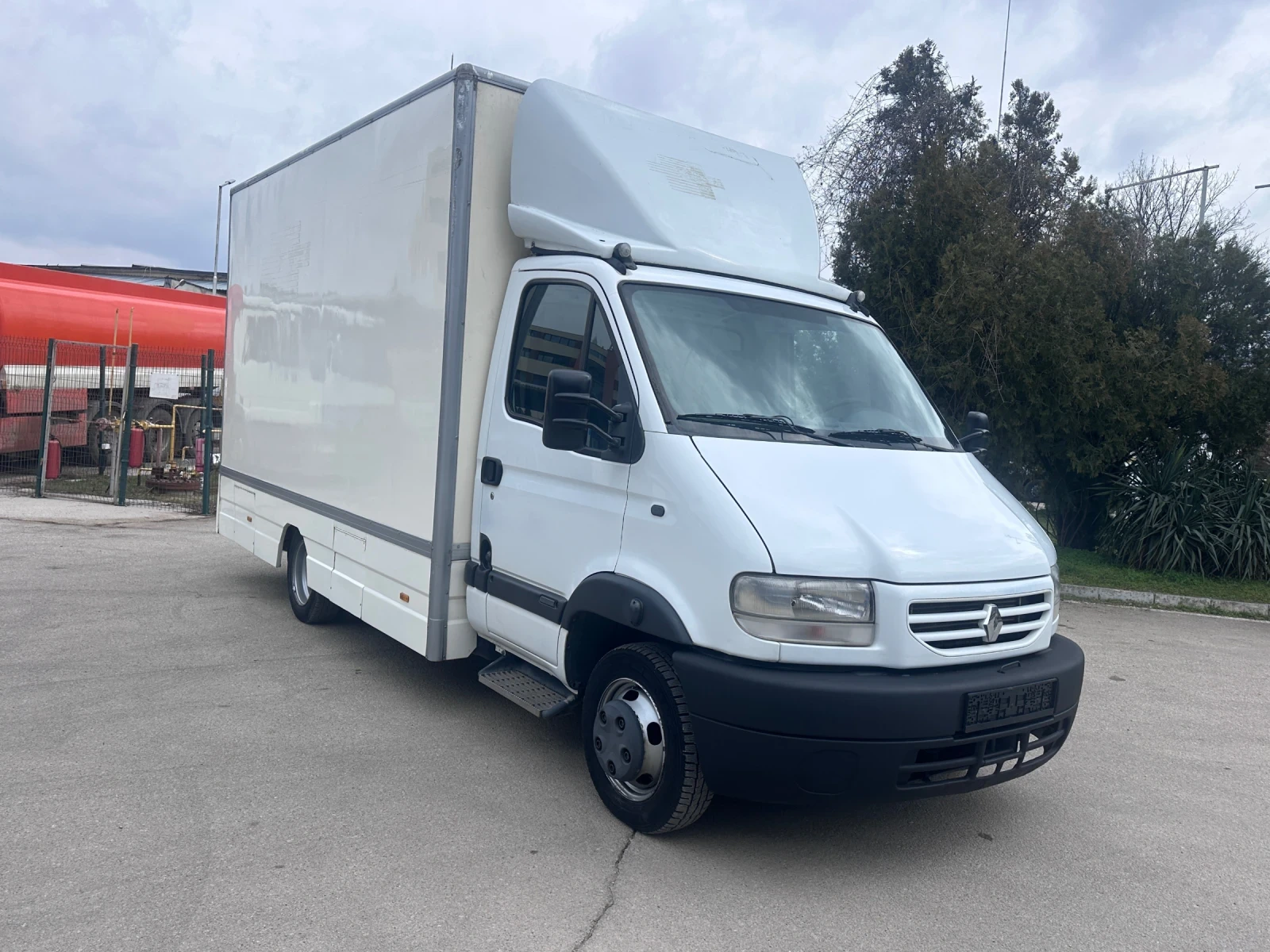Кемпер Renault Master 2.8DCI - РЕАЛНИ КИЛОМЕТРИ, снимка 3 - Каравани и кемпери - 53913444