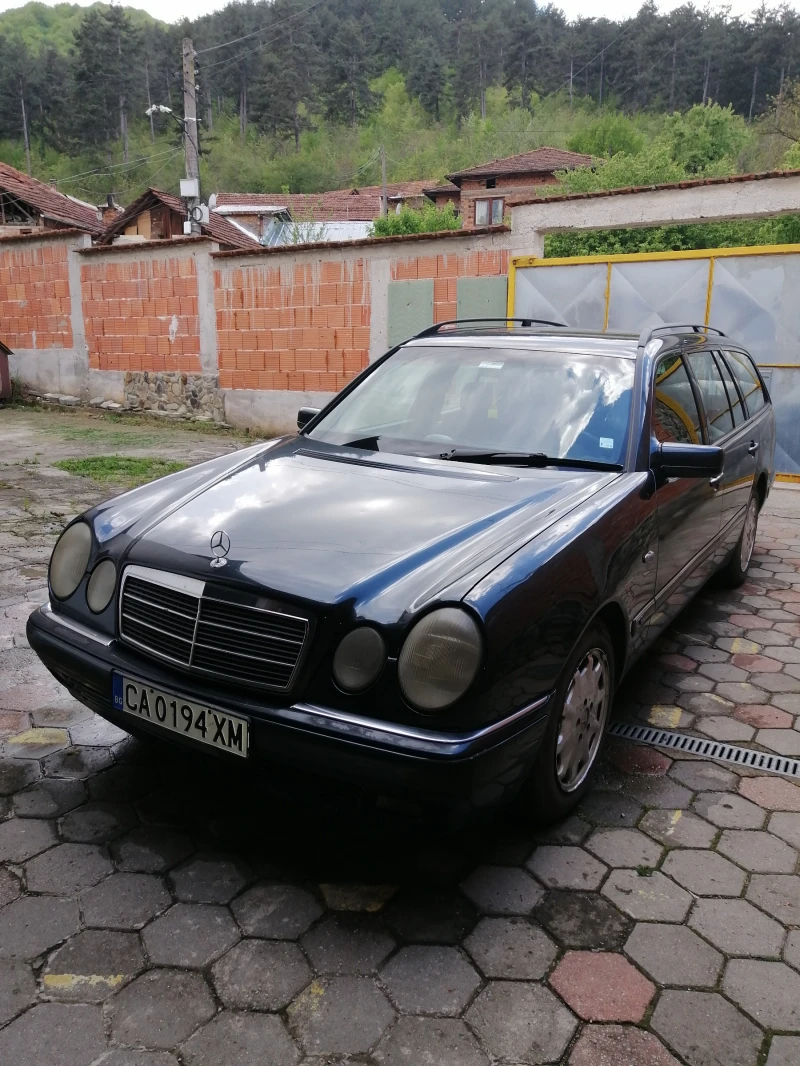 Mercedes-Benz E 200 kompessor, снимка 2 - Автомобили и джипове - 47649516