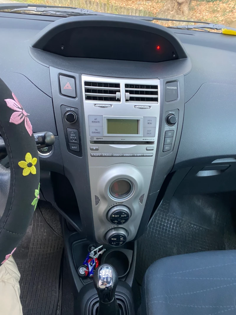 Toyota Yaris, снимка 7 - Автомобили и джипове - 47792133