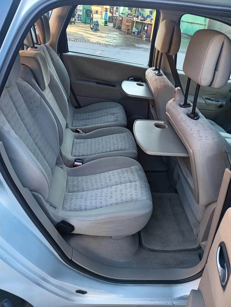 Renault Scenic 1.9 DCI, снимка 11 - Автомобили и джипове - 47888875