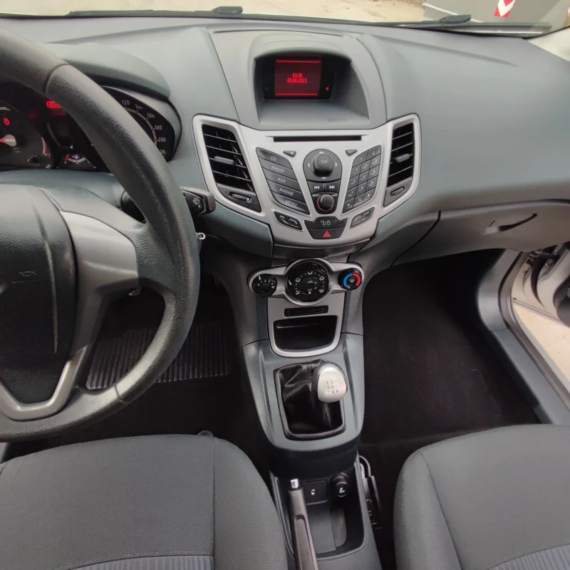 Ford Fiesta 1.25i* KLIMATIK* 130хкм* , снимка 11 - Автомобили и джипове - 51837953