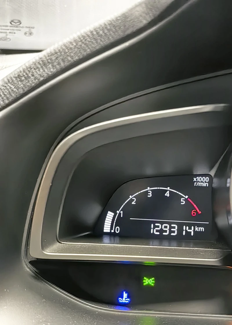 Mazda 3 1.5d* НАВИ* EURO6* КЛИМА* ТЕМПОМАТ* 129000КМ* КАТО, снимка 14 - Автомобили и джипове - 51955734