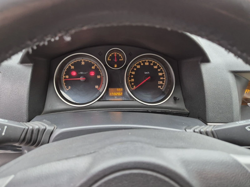 Opel Astra 1, 9 CDTI 120ps., снимка 10 - Автомобили и джипове - 53045355