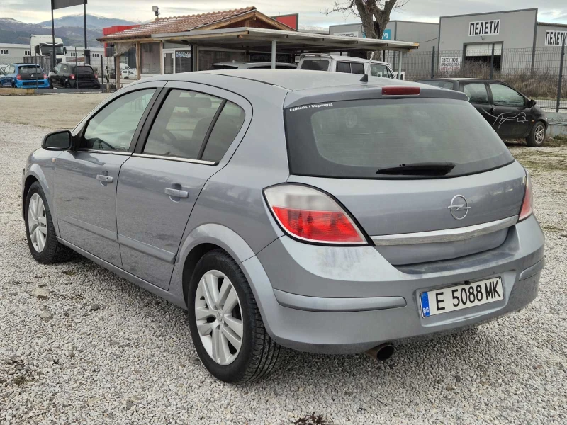 Opel Astra 1, 9 CDTI 120ps., снимка 4 - Автомобили и джипове - 53045355