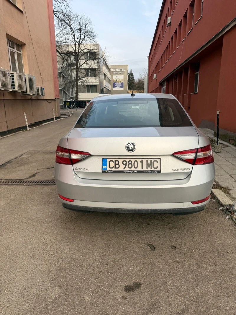 Skoda Superb Седан, снимка 3 - Автомобили и джипове - 53181127