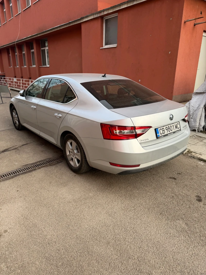 Skoda Superb Седан, снимка 8 - Автомобили и джипове - 53181127