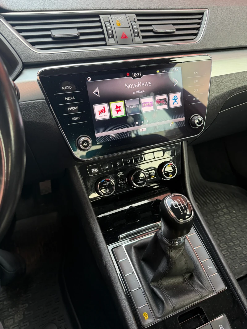 Skoda Superb Седан, снимка 6 - Автомобили и джипове - 53181127