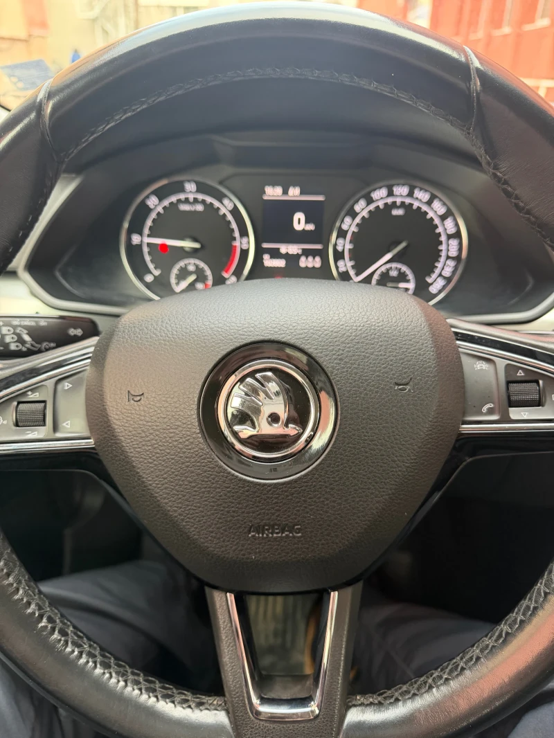 Skoda Superb Седан, снимка 4 - Автомобили и джипове - 53181127