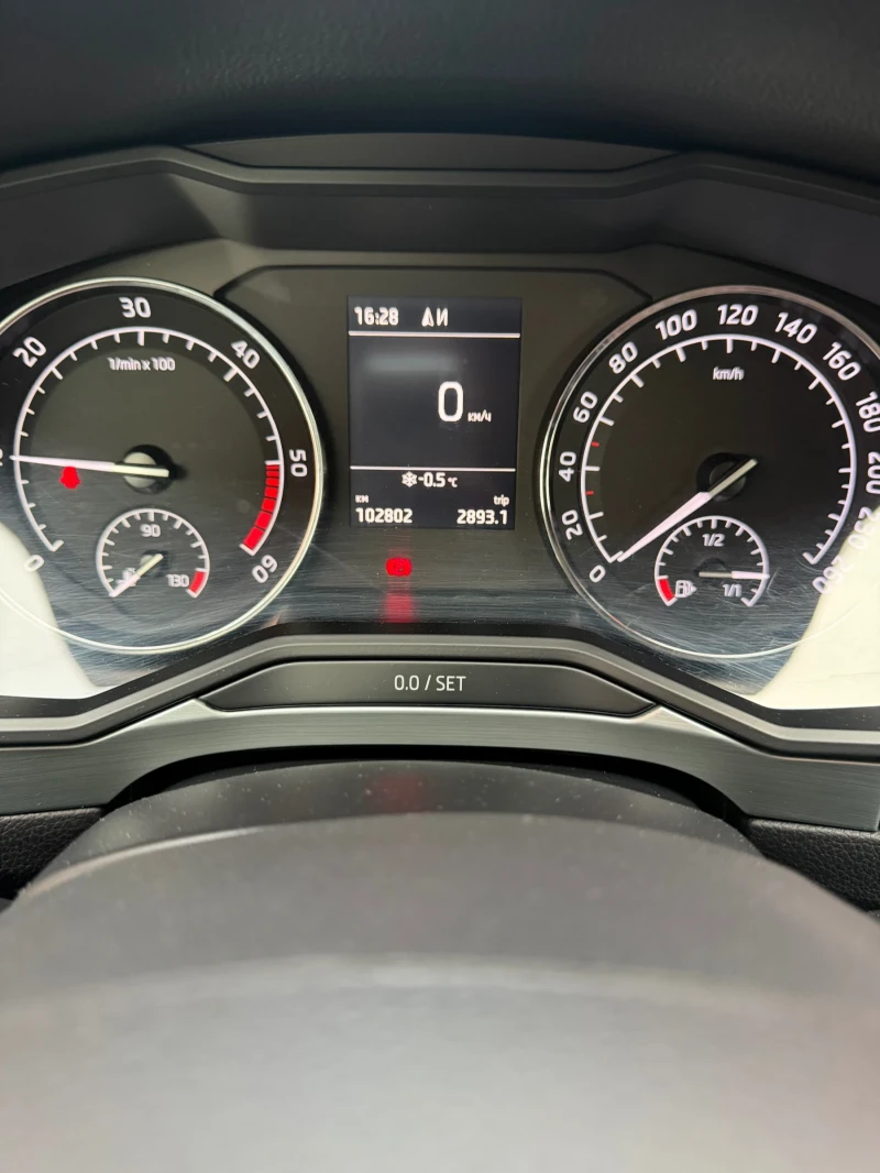 Skoda Superb Седан, снимка 5 - Автомобили и джипове - 53181127