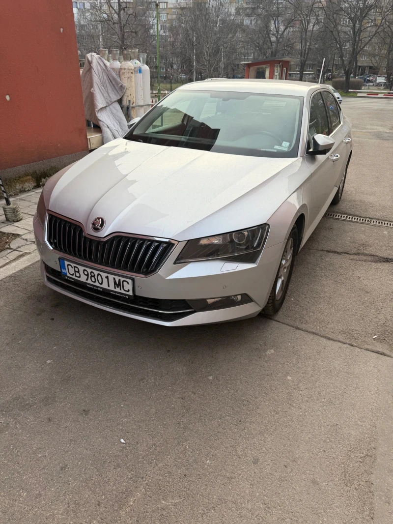 Skoda Superb Седан, снимка 9 - Автомобили и джипове - 53181127