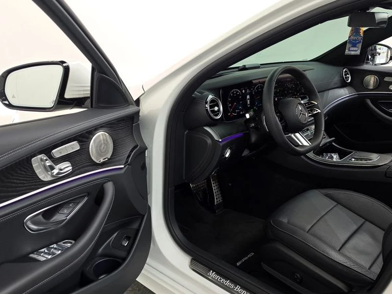 Mercedes-Benz E 220 1.9 Automatic, снимка 10 - Автомобили и джипове - 55837289
