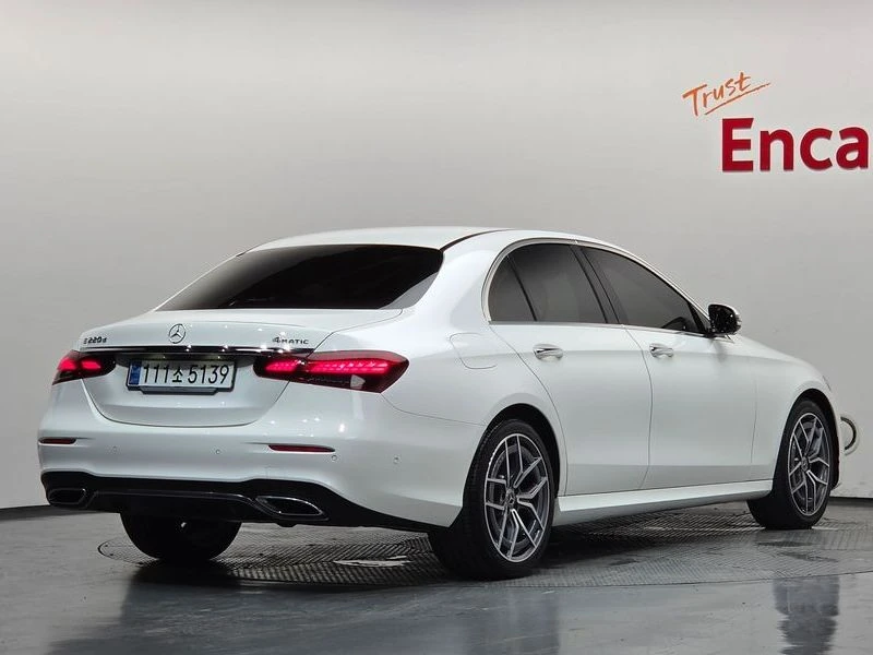 Mercedes-Benz E 220 1.9 Automatic, снимка 2 - Автомобили и джипове - 55837289