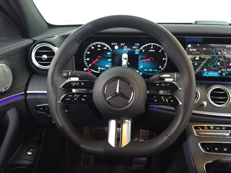 Mercedes-Benz E 220 1.9 Automatic, снимка 12 - Автомобили и джипове - 55837289