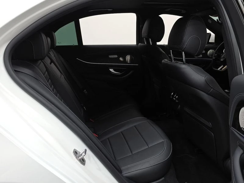 Mercedes-Benz E 220 1.9 Automatic, снимка 11 - Автомобили и джипове - 55837289