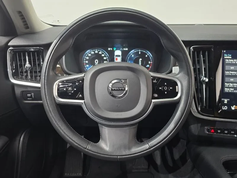 Volvo S90 D4 Momentum, снимка 12 - Автомобили и джипове - 56161117