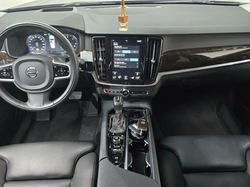 Volvo S90 D4 Momentum, снимка 7 - Автомобили и джипове - 56161117