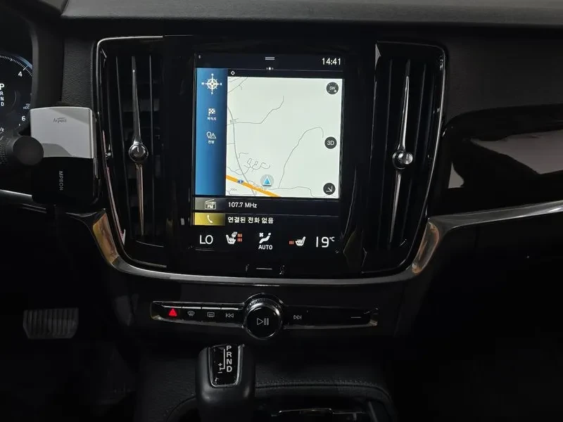 Volvo S90 D4 Momentum, снимка 13 - Автомобили и джипове - 56161117