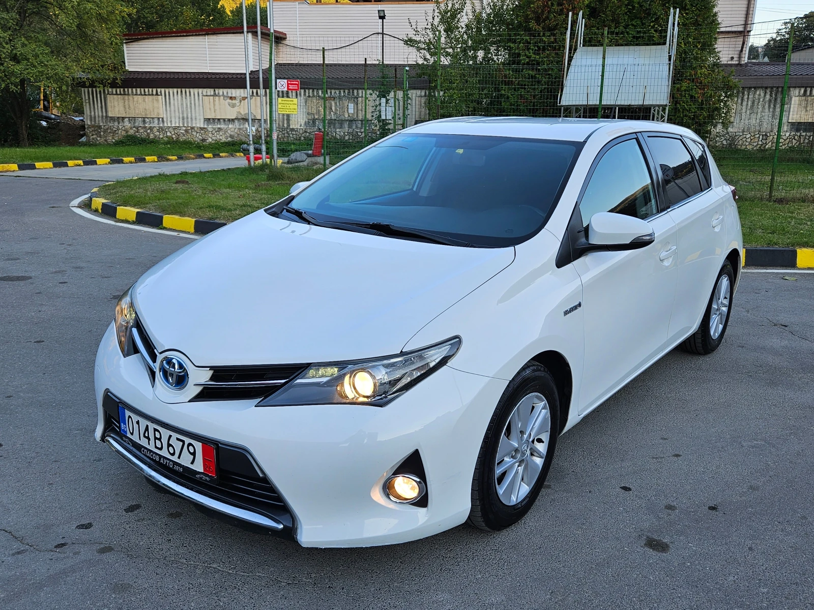 Toyota Auris 1.8 HYBRID/NAVIG/AVTOMAT/TOP SUSTOQNIE - изображение 2