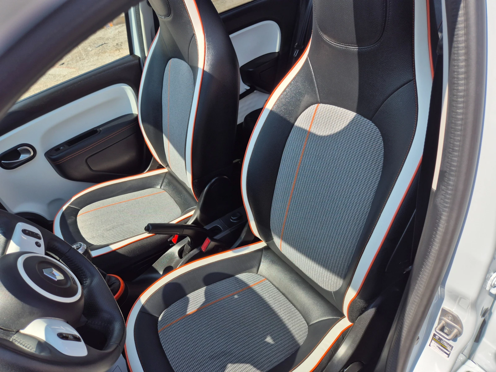 Renault Twingo 1.0 SCe/13K KM/VIBES/GERMANY | Mobile.bg — изображение 11