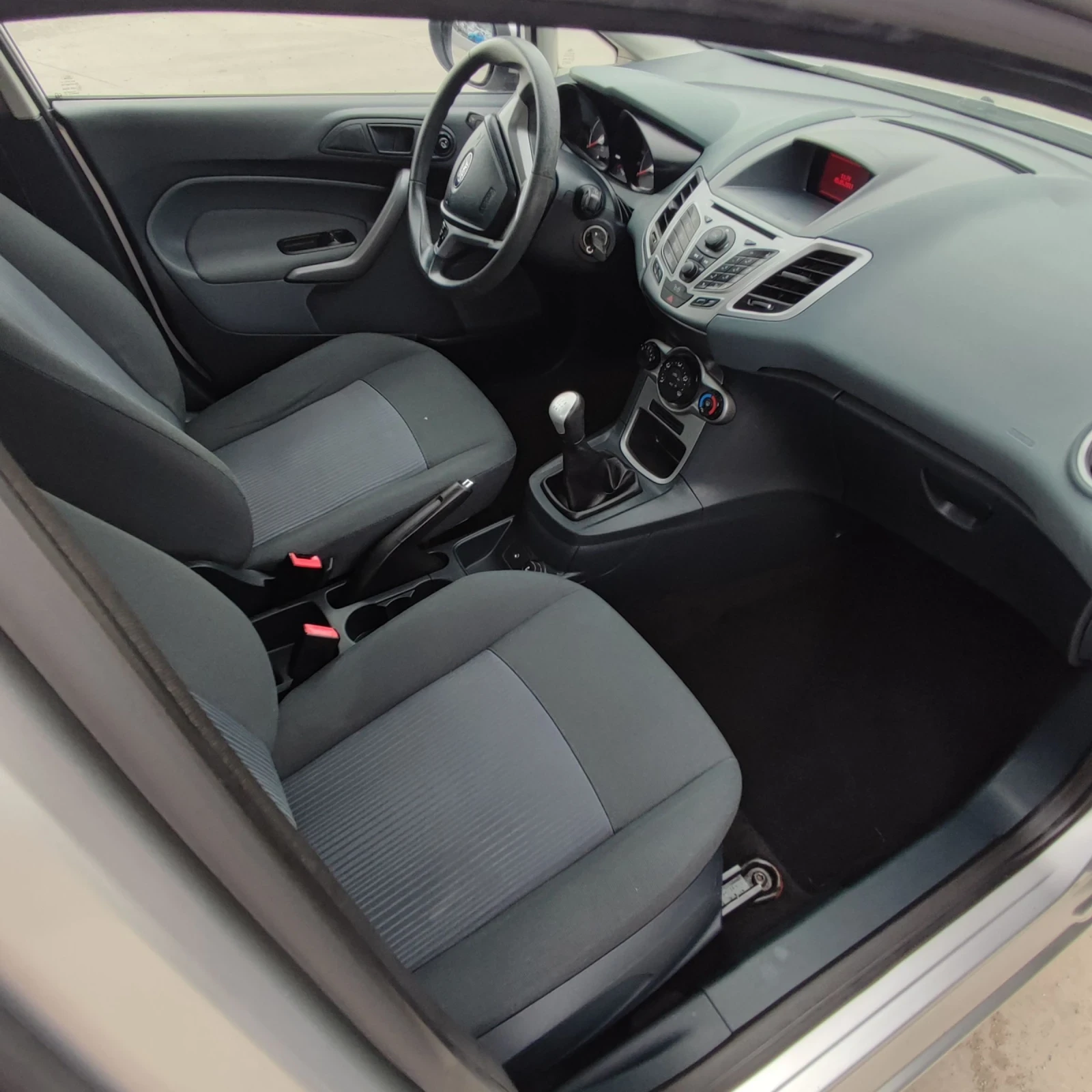 Ford Fiesta 1.25i* KLIMATIK*  - изображение 10
