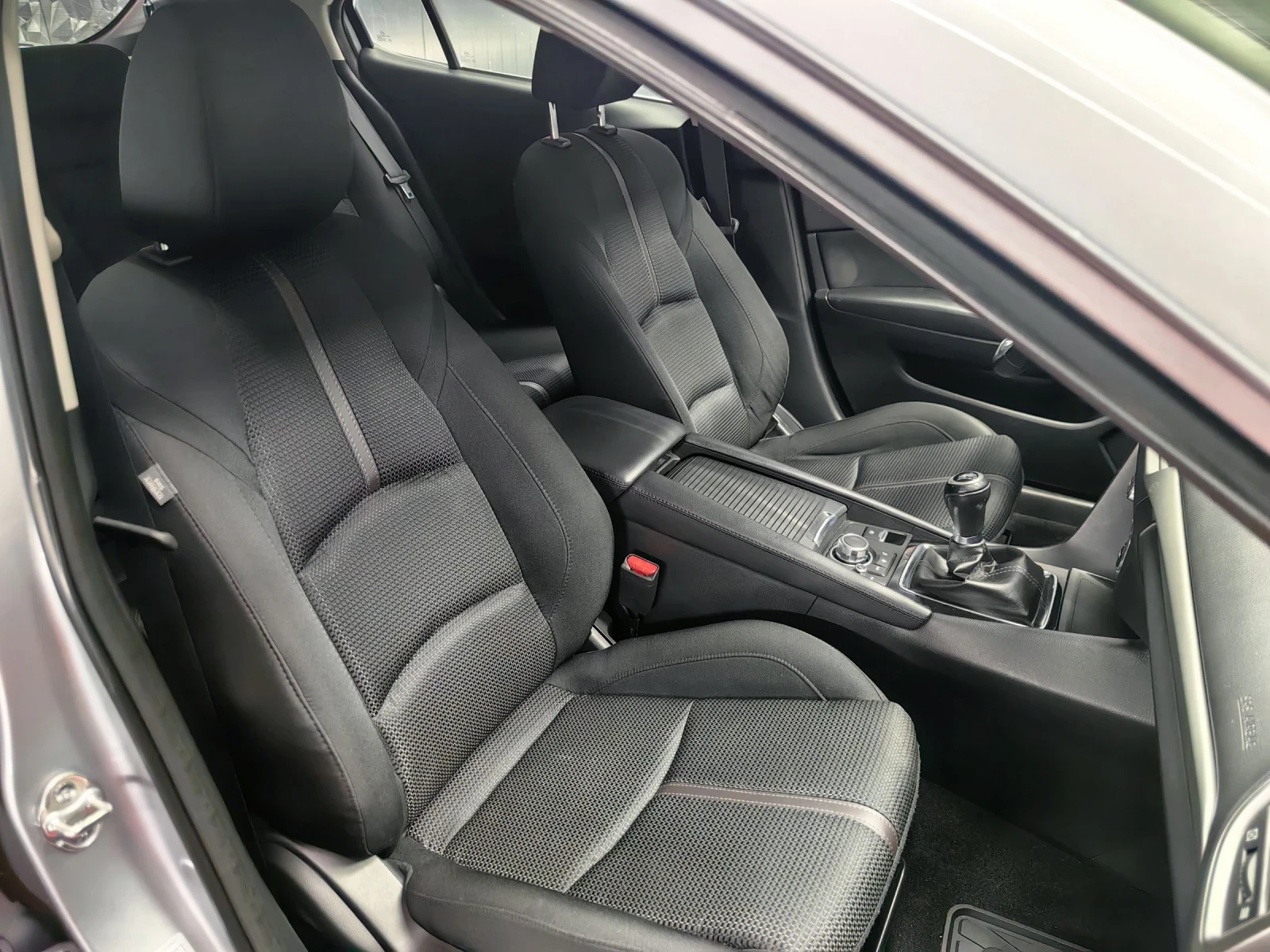 Mazda 3 1.5d* НАВИ* EURO6* КЛИМА* ТЕМПОМАТ* 129000КМ* КАТО - изображение 9