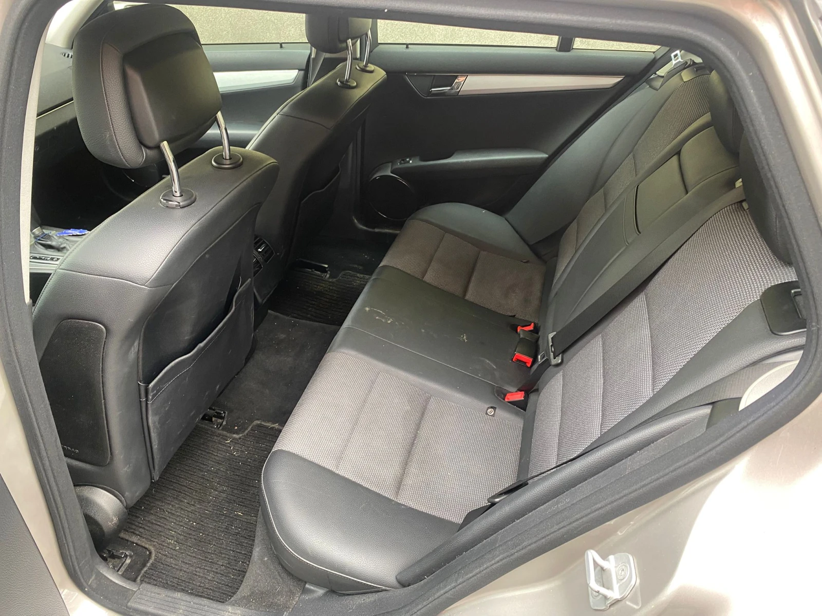 Mercedes-Benz C 180 Kompressor, снимка 7 - Автомобили и джипове - 53910896