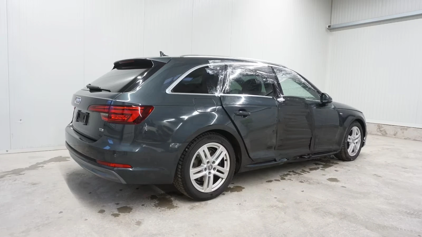 Audi A4 35 TDI, снимка 4 - Автомобили и джипове - 54000434