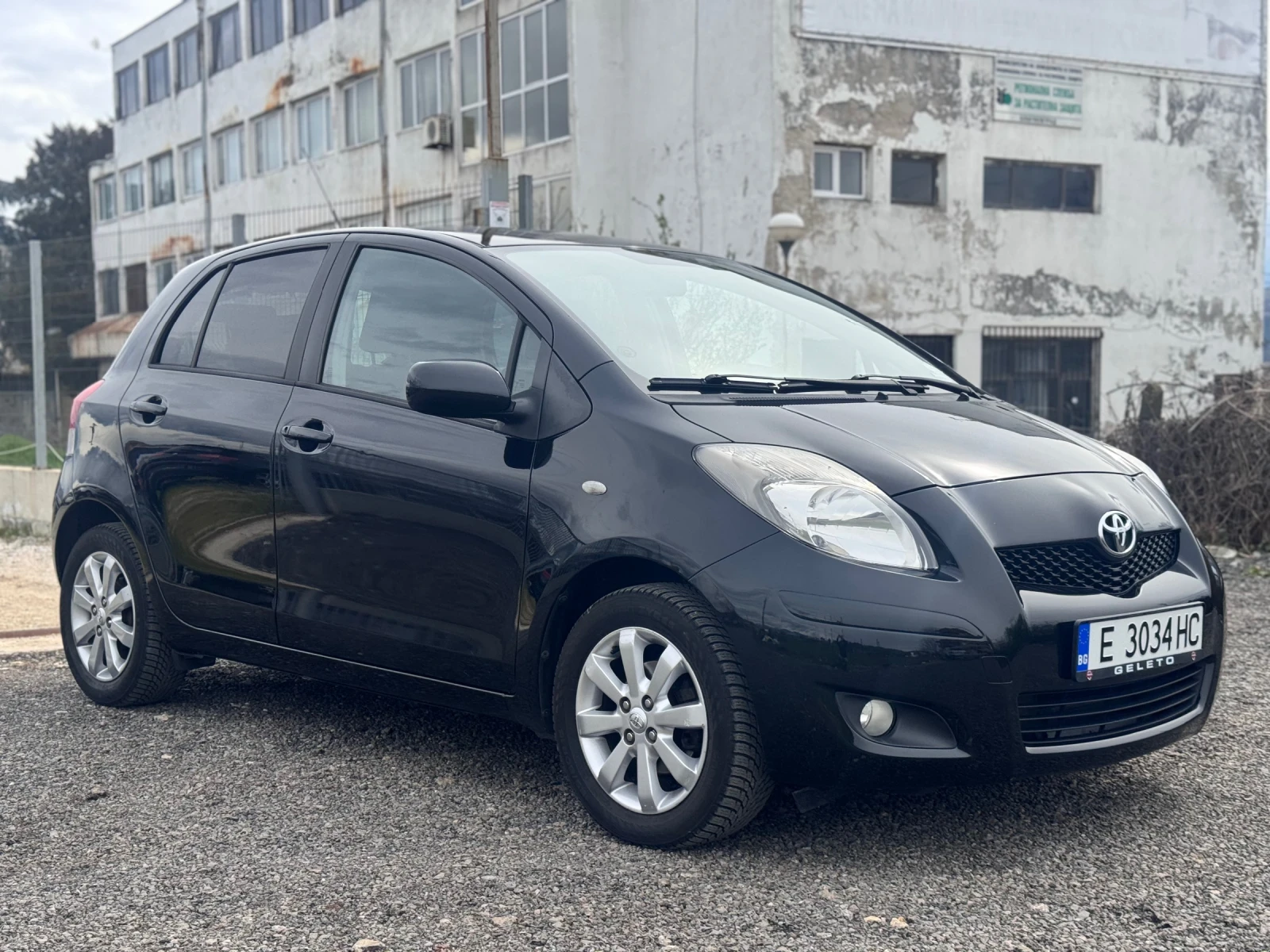 Toyota Yaris 1.33i автоматик/лизинг от 190е, снимка 8 - Автомобили и джипове - 54130569