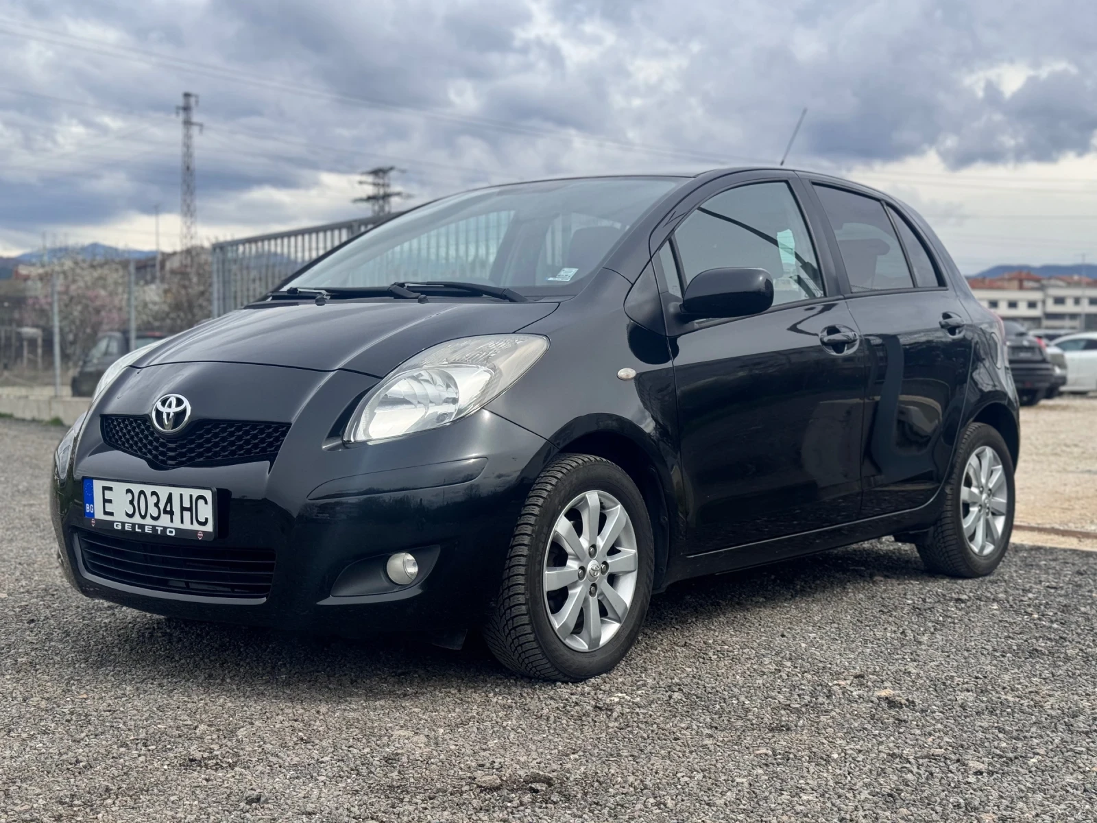 Toyota Yaris 1.33i автоматик/лизинг от 190е, снимка 2 - Автомобили и джипове - 54130569