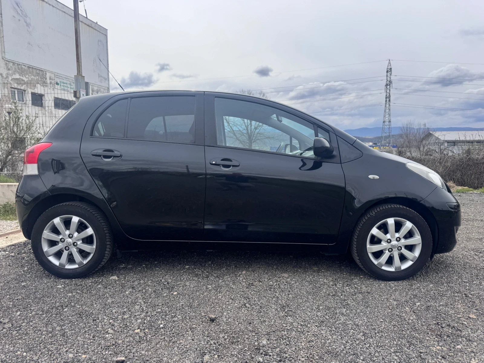 Toyota Yaris 1.33i автоматик/лизинг от 190е, снимка 7 - Автомобили и джипове - 54130569